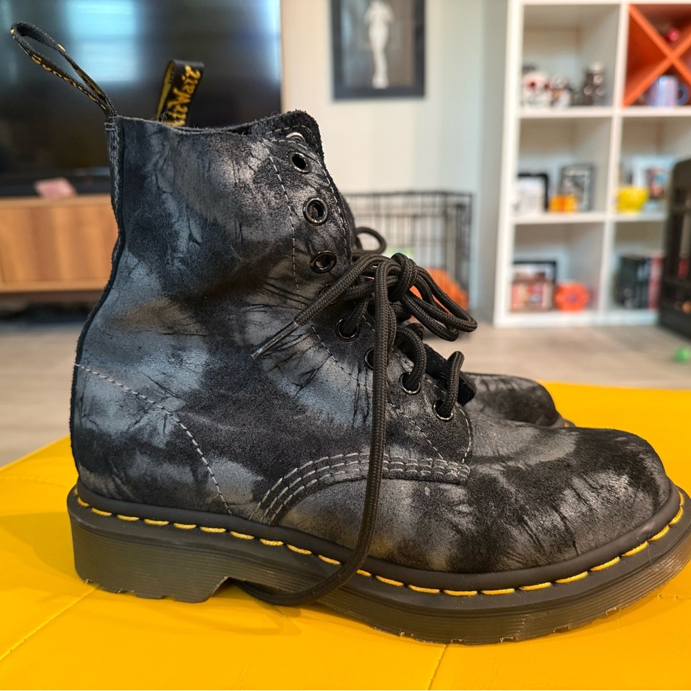 Dr. Martens 1460 Pascal Boots Women's 6 Tie-Dye Black Suede Black Y2K - Picture 3 of 6